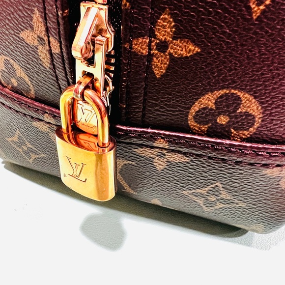 Louis Vuitton Classic Monogram Bag - Picture 12 of 12